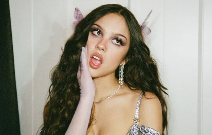 Review Makna Lagu Good 4 U: Bahagia Tanpamu