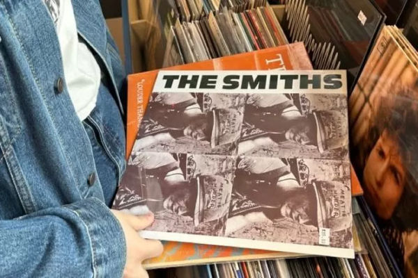 Kebangkitan Penjualan Album Fisik Di Kalangan Kolektor Muda