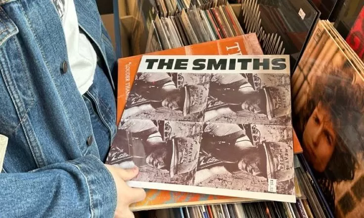 Kebangkitan Penjualan Album Fisik Di Kalangan Kolektor Muda